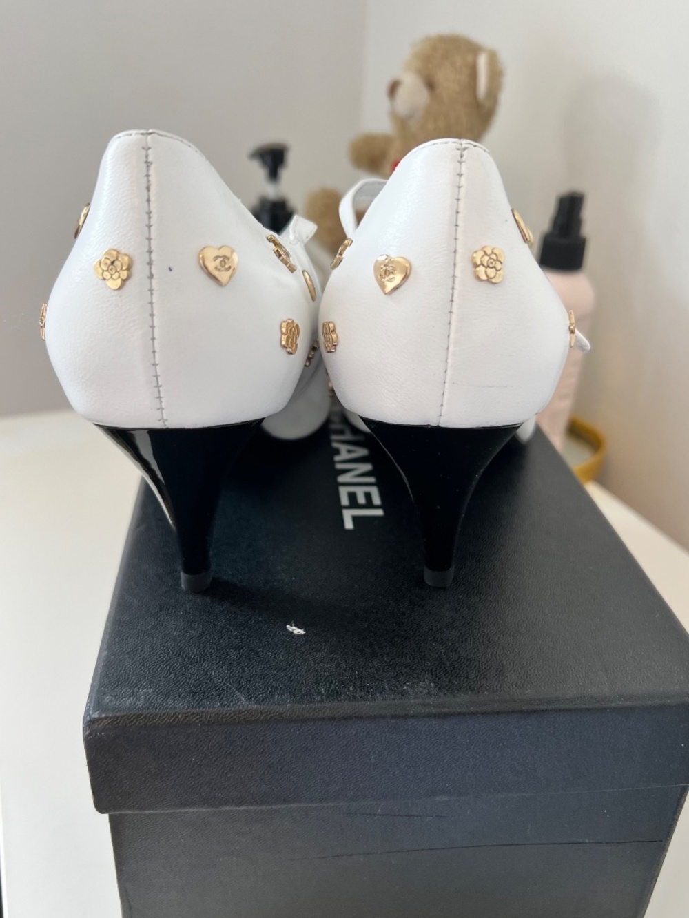 Chanel Patent Cap Toe Charms Mary Jane Pumps SZ 38 - Picture 7 of 10